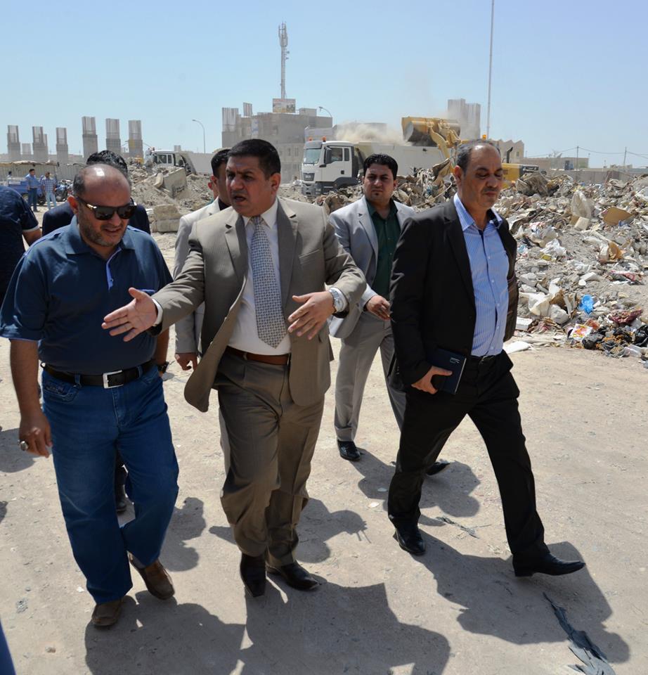 محافظ المثنى يشرف على حملة تنظيف وفتح الشوارع في المنطقة المحيطة بمجسر الصدرين