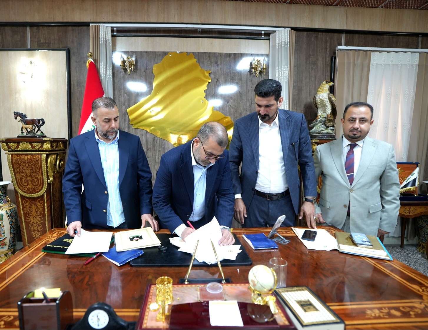 محافظ المثنى يعلن فتح باب التعاقد مع خريجي المهن الطبية والصحية ويوجه دائرة الصحة بإرسال الأسماء