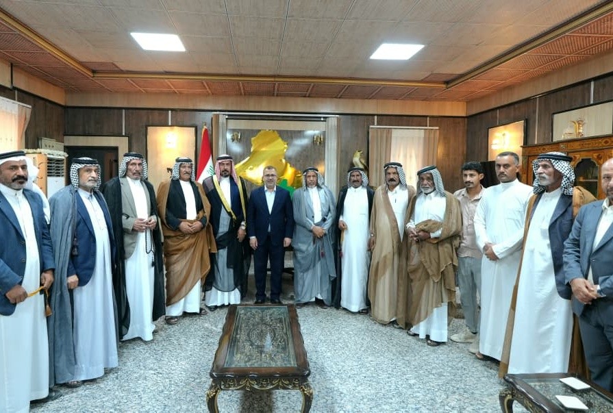 محافظ المثنى يبحث مع أهالي الزوية مشروع إيصال المياه من الفرات إلى العطشان ويوجه بتشغيل مضخات أم الدشيش كحل آني