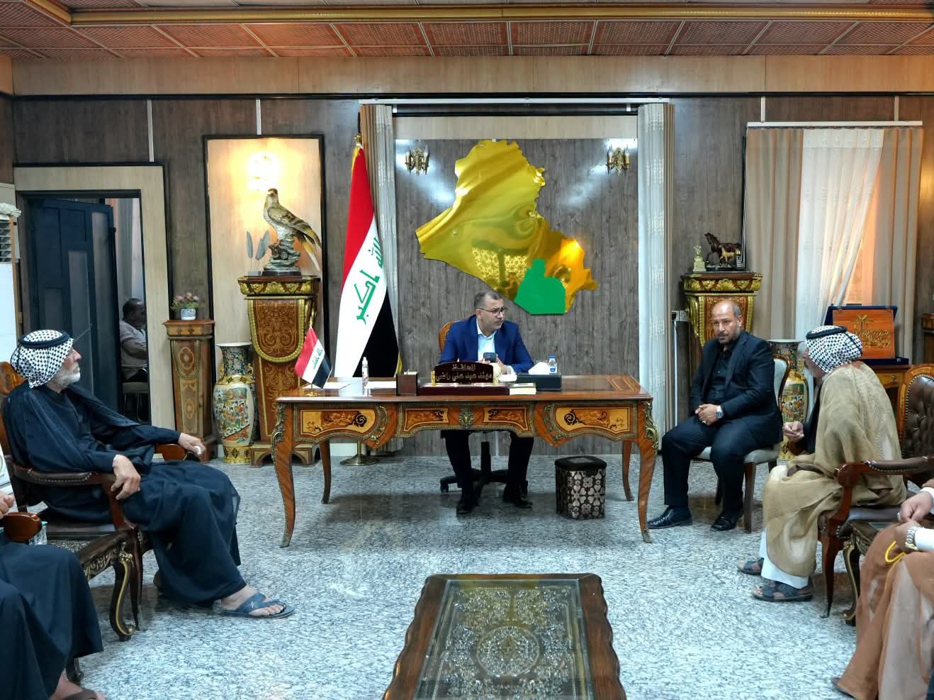 محافظ المثنى يستقبل ممثلين عن عشيرة آل عصيدة لبحث مطالبهم في قضاء المجد